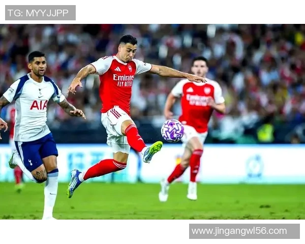 友谊赛精彩对决拜仁与阿森纳战成平局转会传闻引发关注